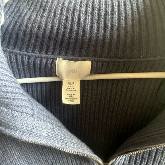 H&M Blue Ribbed Turtleneck Sweater - Picture 5 of 6
